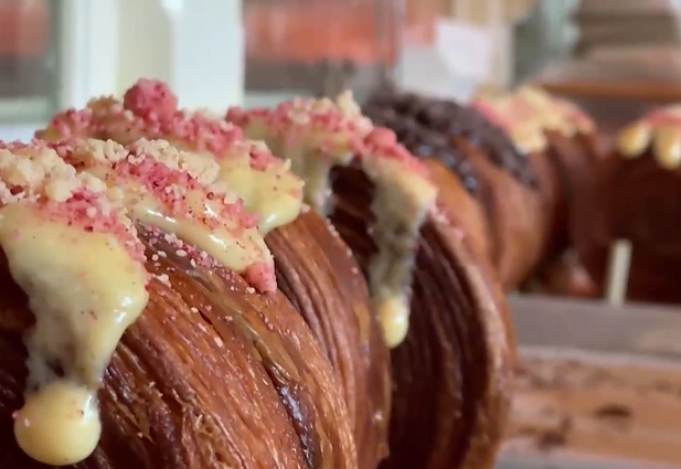 Naujasis Niujorko hitas – kruasanai su šokoladu: klientai pripažįsta – dėl jų laukti verta ir valandą