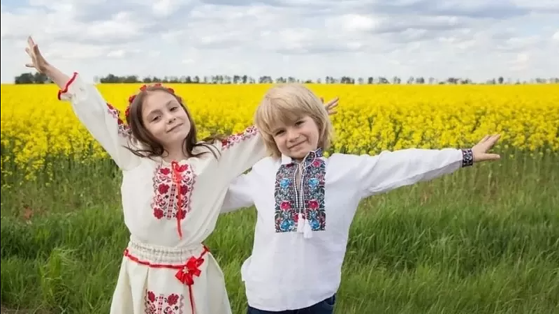 Дети в вышиванках Дети в вышиванках