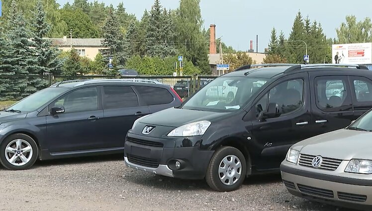 Garsiosios automobilių prekyvietės Utenoje – populiarios iki šiol: kaip keičiasi automobilių pardavimo tendencijos?