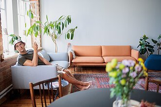 Švenčionėlių geležinkelio stoties pastate Šarūnas Savickas įkūrė kūrybininkų bendruomenę „Miško uostas“ bei bendradarbystės centrą „Šiaurės stotis“. Šarūnas pasakoja, kad į „Šiaurės stotį“ gali atvykti bet kuris nuo miesto šurmulio pabėgti norintis žmogus. Švenčionėlių geležinkelio stoties pastate Šarūnas Savickas įkūrė kūrybininkų bendruomenę „Miško uostas“ bei bendradarbystės centrą „Šiaurės stotis“. Šarūnas pasakoja, kad į „Šiaurės stotį“ gali atvykti bet kuris nuo miesto šurmulio pabėgti norintis žmogus.