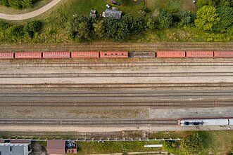 Švenčionėlių geležinkelio stoties pastate Šarūnas Savickas įkūrė kūrybininkų bendruomenę „Miško uostas“ bei bendradarbystės centrą „Šiaurės stotis“. Šarūnas pasakoja, kad į „Šiaurės stotį“ gali atvykti bet kuris nuo miesto šurmulio pabėgti norintis žmogus. Švenčionėlių geležinkelio stoties pastate Šarūnas Savickas įkūrė kūrybininkų bendruomenę „Miško uostas“ bei bendradarbystės centrą „Šiaurės stotis“. Šarūnas pasakoja, kad į „Šiaurės stotį“ gali atvykti bet kuris nuo miesto šurmulio pabėgti norintis žmogus.