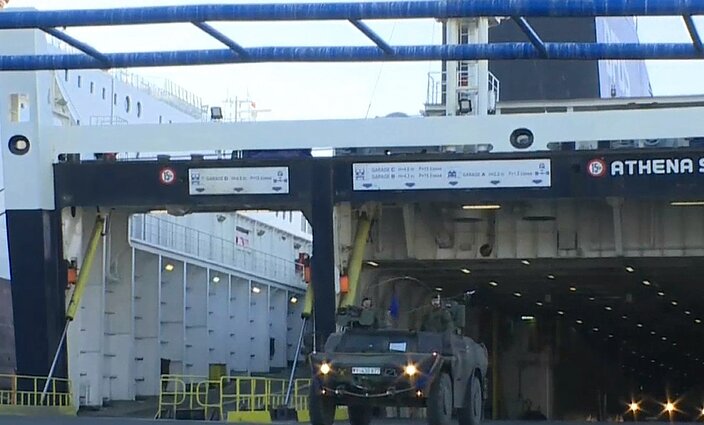 Panorama. Į Lietuvą keltu iš Kylio atvyko pirmieji Vokietijos tankų divizijos brigados kariai (su vertimu į gestų k.)