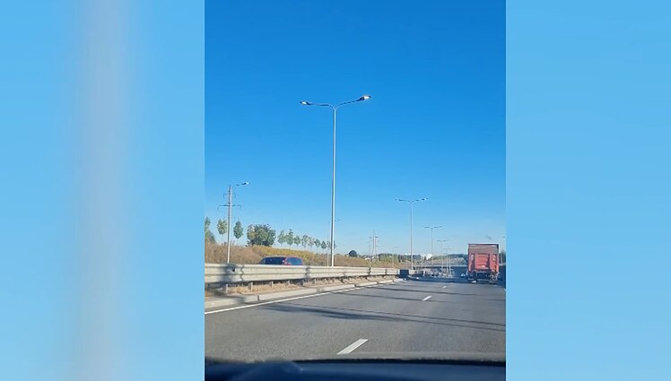 Skaitytojas Vilniuje užfiksavo šviesiu paros metu degantį apšvietimą