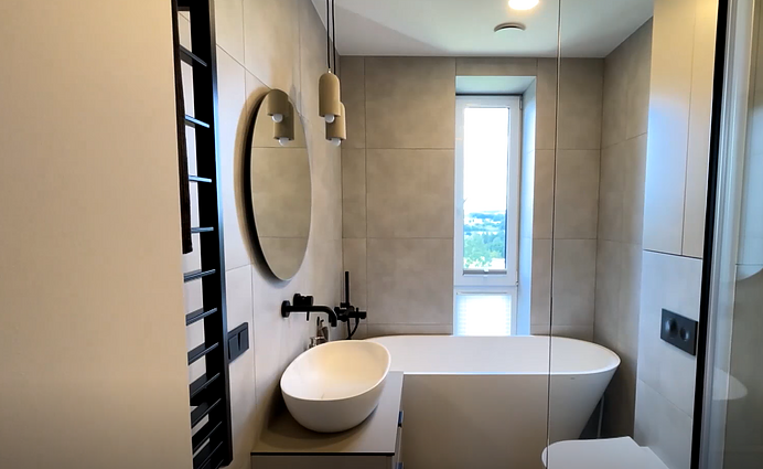 Kaip nedideliame bute sutalpinti viską: projektas prasidėjo nuo vonios