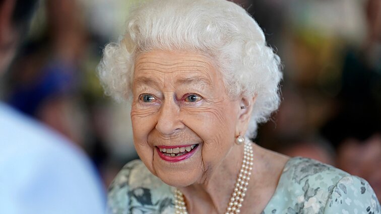 Pas Elžbietą II vyksta vaikai ir anūkai, gydytojams sunerimus dėl monarchės sveikatos