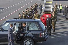 President Valdas Adamkus meeting Queen Elizabeth II President Valdas Adamkus meeting Queen Elizabeth II