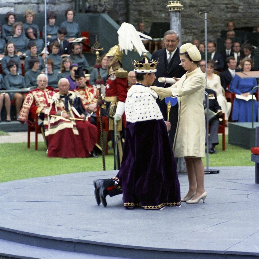 10–12. Pasaulis atsisveikina su Elžbieta II ir laukia Karolio III valdymo pradžios