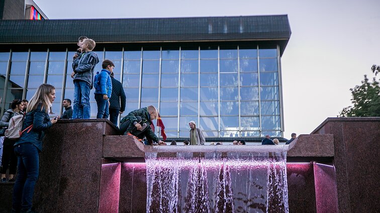 LNOBT primena, koks aprangos kodas galioja operoje: tai turi būti puošni, bet ne puošniausia apranga