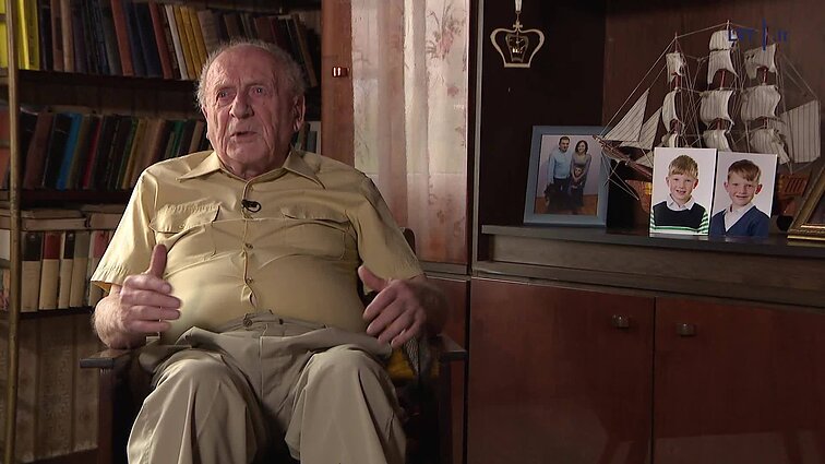 Ryto suktinis su Zita Kelmickaite. Šeimos dėmesio apsuptas 86-erių Venantas: su proanūke pasisveikiname ir per „Messengerį“