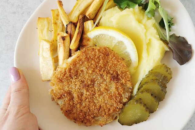 Salierų šnicelis su bulvių koše