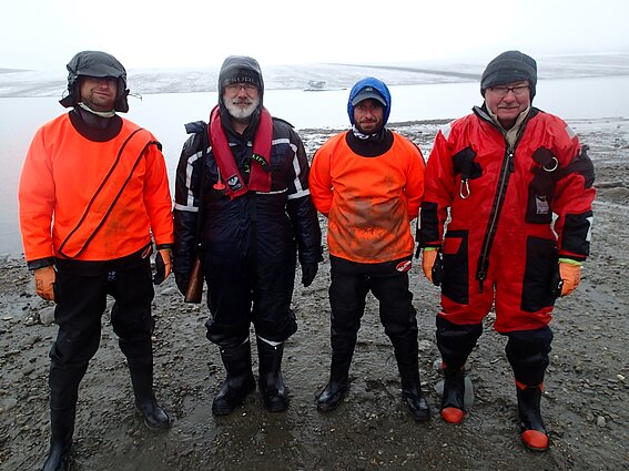  Lietuvos mokslininkų komanda ekspedicijoje: Sergejus Oleninas – pirmas iš dešinės