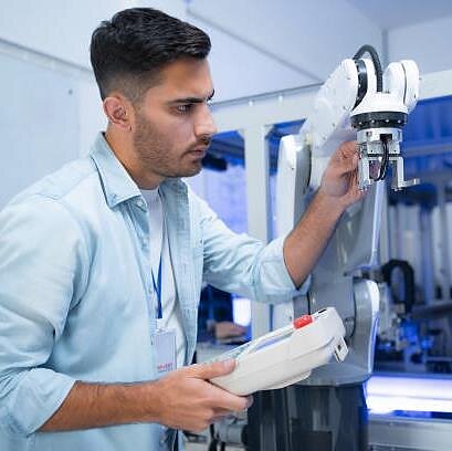 10–12. Robotikos laboratoriją Šilutėje įkūręs programuotojas pasigenda valdžios veiksmų populiarinant inžinerijos mokslą