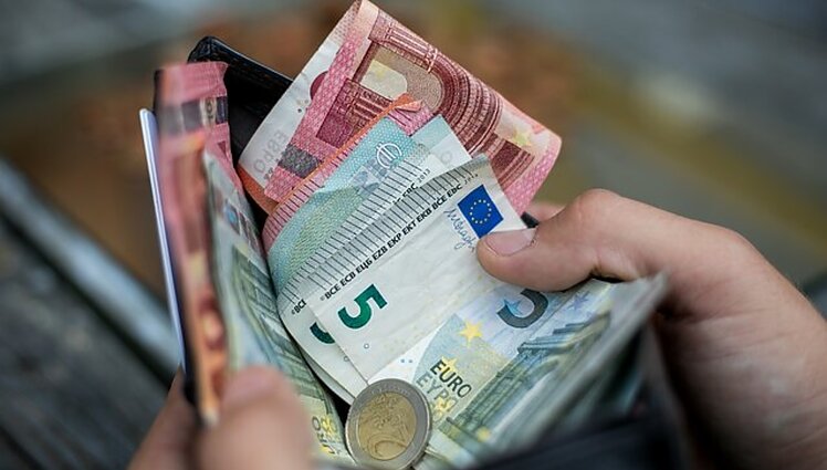Ekspertas apie nesutarimus dėl minimalios algos kėlimo: reikia vaistų nuo skausmo, ne prevencinių priemonių
