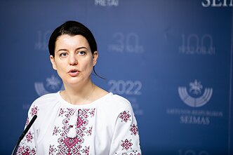 Vyšyvanka pasipuošę Seimo nariai Vyšyvanka pasipuošę Seimo nariai