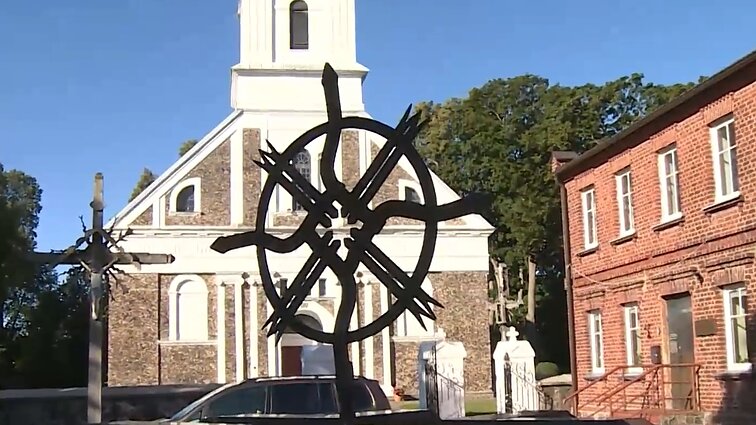 Pažintis su Darbėnais: negirdėti istorijos akcentai, žydų atminimas ir tautinių juostų rekordas