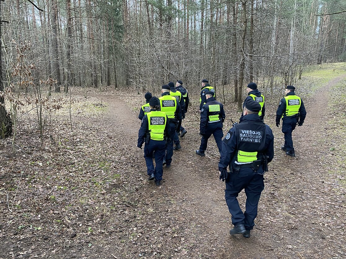 The woman from Panevėžys who went to the forest to pick berries was not  found during this night, large forces have been searching for the woman of  respectable age for three days –