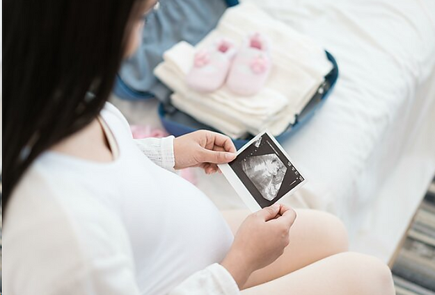 Nėščiųjų psichinės sveikatos priežiūros spragos: ragina imtis pogimdyminės depresijos prevencijos