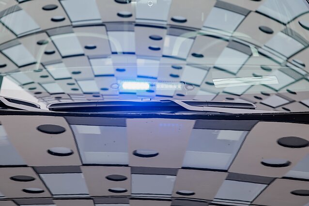 Kelių policija pristatė naują nežymėtą elektromobilį Kelių policija pristatė naują nežymėtą elektromobilį