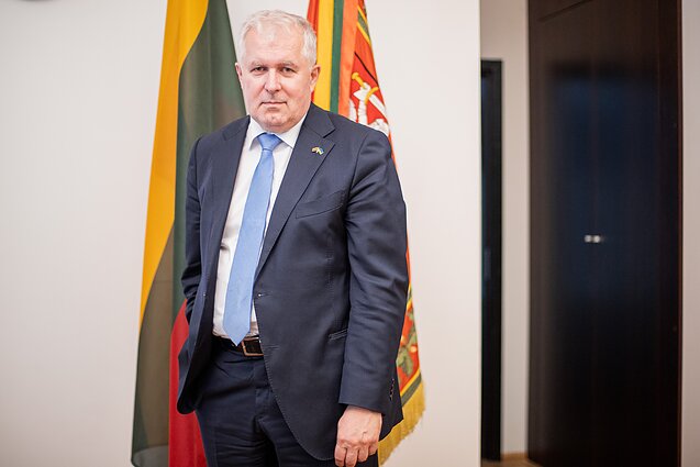 Žinios. Krašto apsaugos ministras Anušauskas – vienas palankiausiai visuomenėje vertinamų politikų