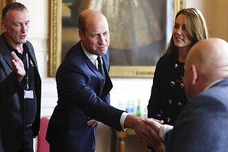 Princas Williamas ir Kate Middleton susitiko su darbuotojais ir savanoriais, dirbusiais per karalienės laidotuves