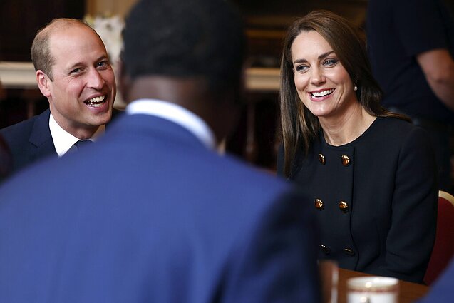 Princas Williamas ir Kate Middleton susitiko su darbuotojais ir savanoriais, dirbusiais per karalienės laidotuves