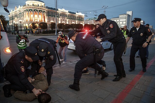 Eilės Sakartvelo ir Suomijos pasieniuose bei protestai pačioje Rusijoje: bėgančius nuo mobilizacijos kausto panika