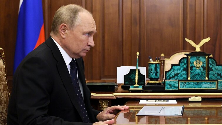 Žinios. Žiniasklaida: Putinas tiesiogiai duoda nurodymus generolams mūšio lauke Ukrainoje