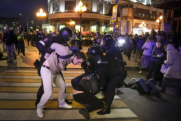 Dienos tema. Buvęs Ukrainos premjero patarėjas: Putinas susikūrė priešą ir šalies viduje – savo pačių žmones