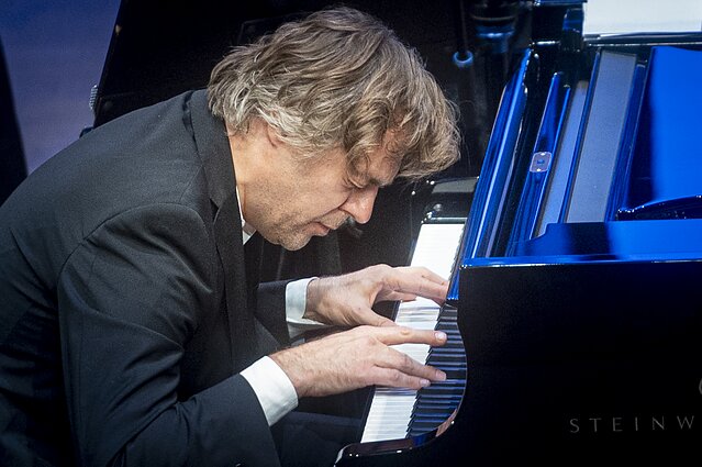 Lietuvos kamerinio orkestro ir pianisto Andriaus Žlabio koncertas Nacionalinėje filharmonijoje Lietuvos kamerinio orkestro ir pianisto Andriaus Žlabio koncertas Nacionalinėje filharmonijoje