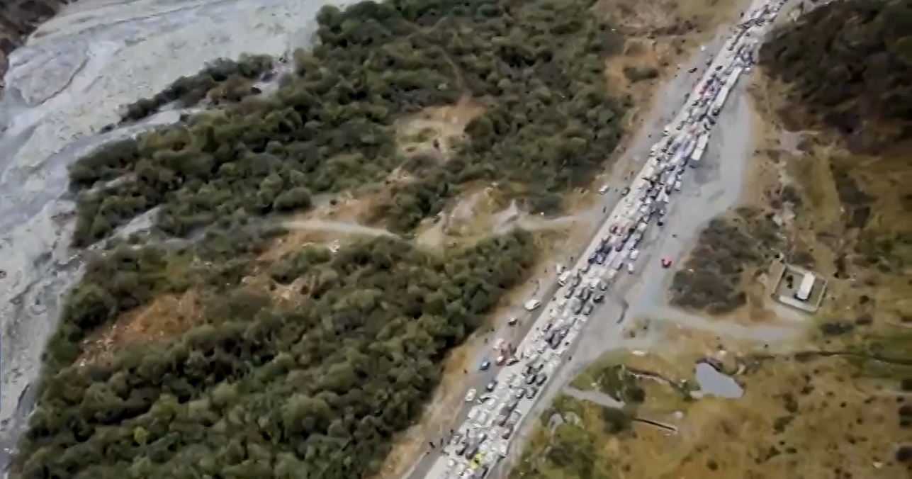 Nuo mobilizacijos iš bėgantys rusai pasienyje prie Sakartvelo Nuo mobilizacijos iš bėgantys rusai pasienyje prie Sakartvelo