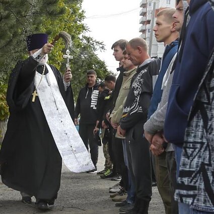 Užsienio naujienų apžvalga. Rusija mobilizuotus šauktinius siunčia tiesiai į frontą