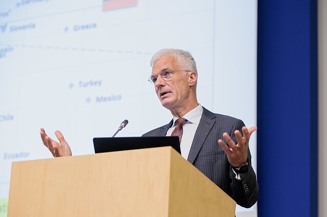 Ekonominio bendradarbiavimo ir plėtros organizacijos (EBPO) švietimo ir profesinių gebėjimų reikalų direktorius Andreas Schleicheris