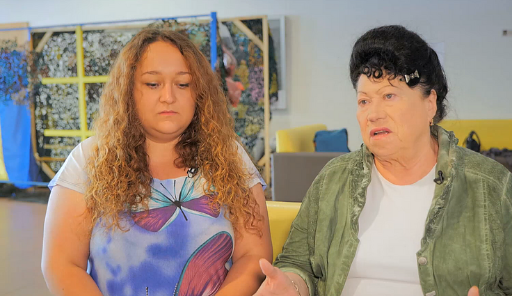 Maskuojamuosius tinklus šalies gynėjams rišančios ukrainietės: jei turi laisvą minutę – skirk ją mūsų kariams