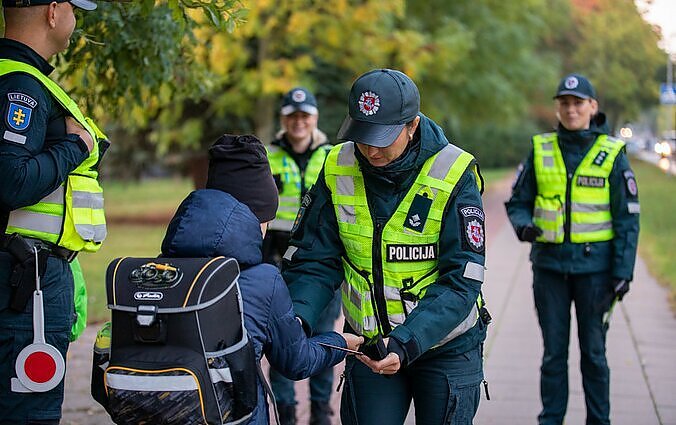 Kelių policijai – 90: atstovas džiaugiasi – iš baudėjiškos institucijos policija tapo žmonėms padedančia komanda