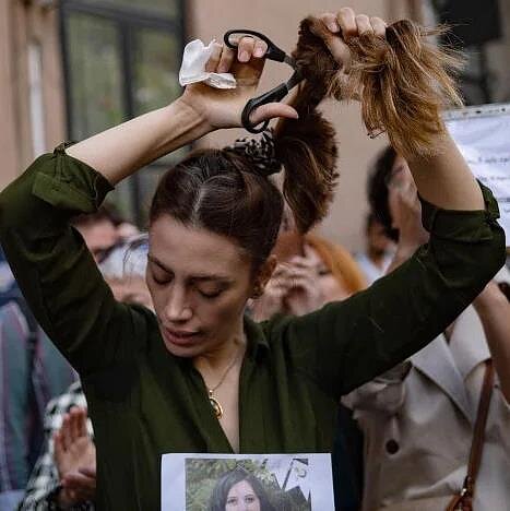 Yasin Akgul / AFP., Pasaulio 5. Protestų Irane anatomija. Ką reiškia būti moterimi islamo respublikoje?