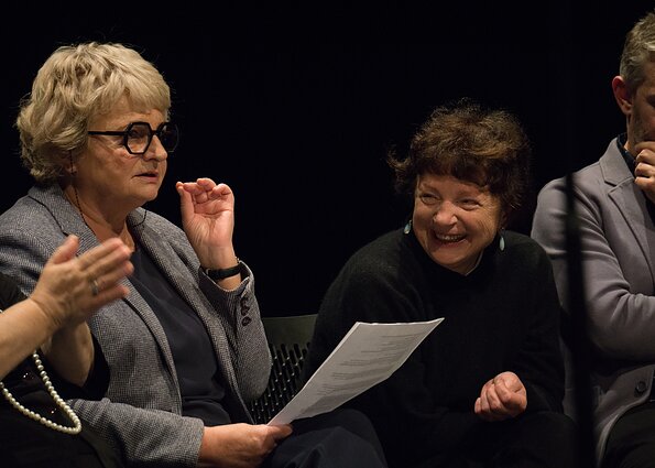 Dovilės Zelčiūtės knygos „Augau teatre“ sutiktuvės Nacionaliniame Kauno dramos teatre. Ramunė Marcinkevičiūtė, Vitalija Truskauskaitė