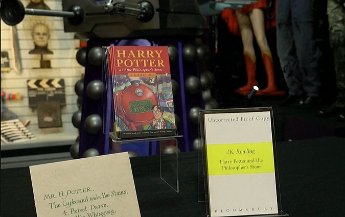 Aukcione – legendiniai kino rekvizitai: tiek daiktų iš filmų, kiek šiemet, dar niekada nebuvo pasiūlyta