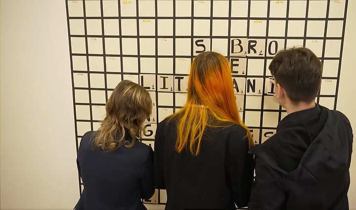 Musu rusu gatve. Kulturinis žygis i Senaji Vilniaus teatra ir sostineje besimokantys moksleiviai iš Ukrainos