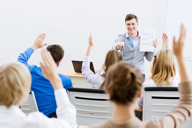 Młody nauczyciel. Zdjęcie ilustracyjne