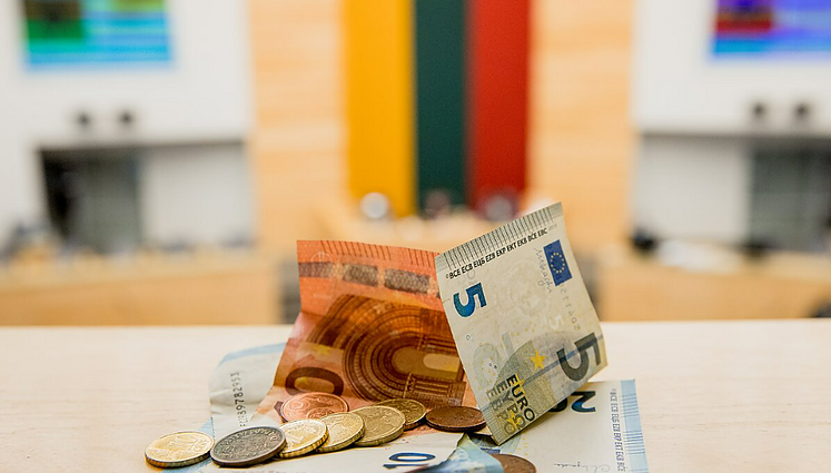 Valstybės tarnybos pertvarkos reforma atidedama: sustabdė teisininkų išvados, jog gali prieštarauti Konstitucijai