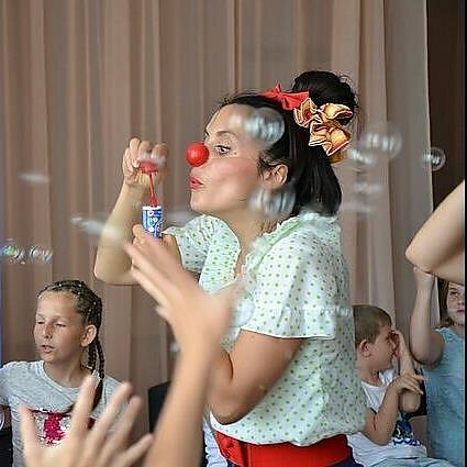 Pakeliui su klasika. Gydytojai klounai: mes neateiname prajuokinti, bet pasidalinti emocijomis