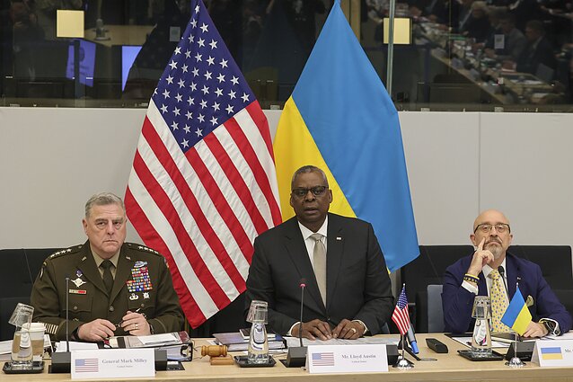Briuselyje susitinka Ukrainos ir jos sąjungininkių gynybos ministrai aptarti paramos Kyjivui