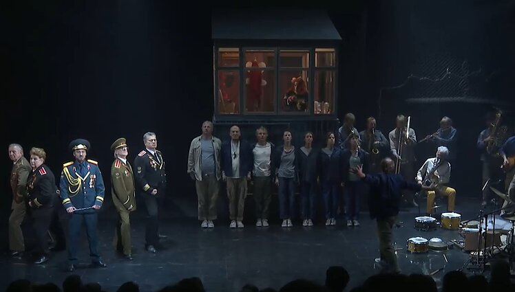 Režimo ir laisvo žmogaus akistata – Vilniaus mažojo teatro spektaklyje „Infinity“