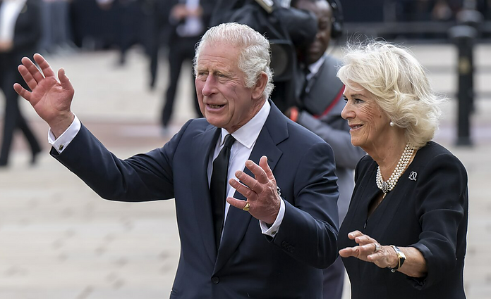 Karalienė mirė, tegyvuoja karalius: britai rengiasi Karolio III inauguracijai