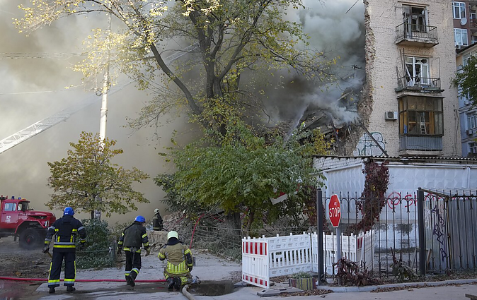 Politologo manymu, Rusijos smūgiai Kyjivui skirti nesėkmėms pridengti: mėgina parodyti, kad gali ne tik trauktis