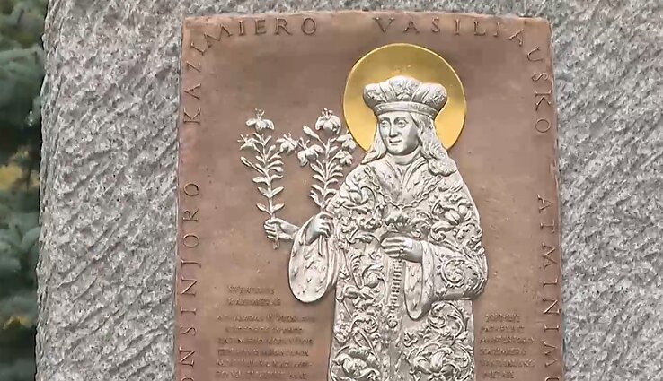 Vabalninke atidengta monsinjorui Kazimierui Vasiliauskui skirta stela
