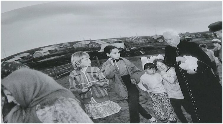 Išleistas Monsinjoro Kazimiero Vasiliausko išvykas į tremties vietas vaizduojantis albumas