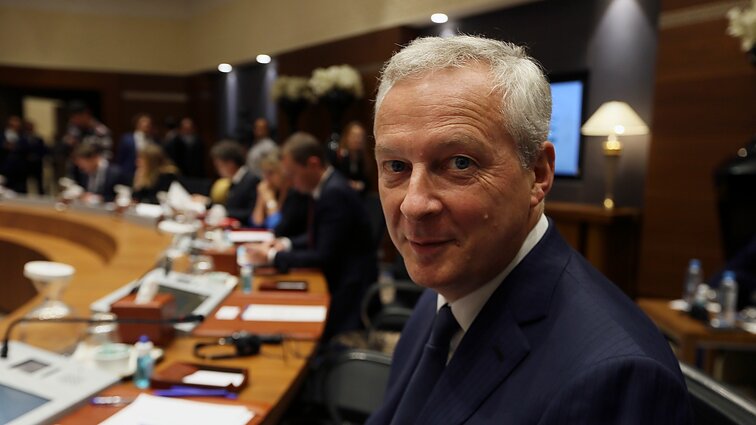 Žinios. Prancūzijos vyriausybė ateinančių metų biudžetą ketina priimti be parlamento pritarimo