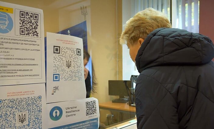 Vilniuje prie Ukrainos konsulato eilės žmonių, tačiau Konsulas pataria nepanikuoti, išeitis yra.
