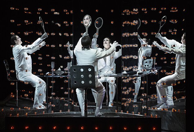 Roberto Wilsono spektaklis „Dorianas“